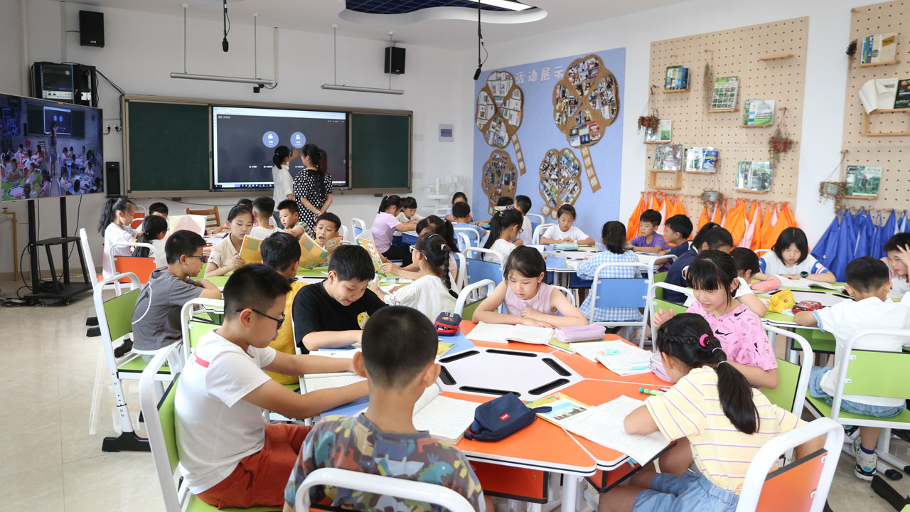 建三個課堂就選奧威亞,專遞課堂與網絡研修相結合，創新“互聯網+”結對幫扶